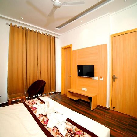 Hotel Diamond View Амритсар Екстериор снимка