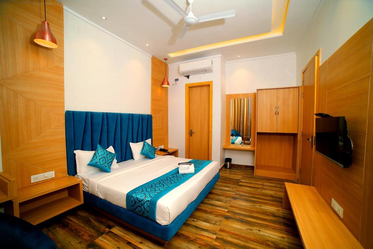 Hotel Diamond View Амритсар Екстериор снимка