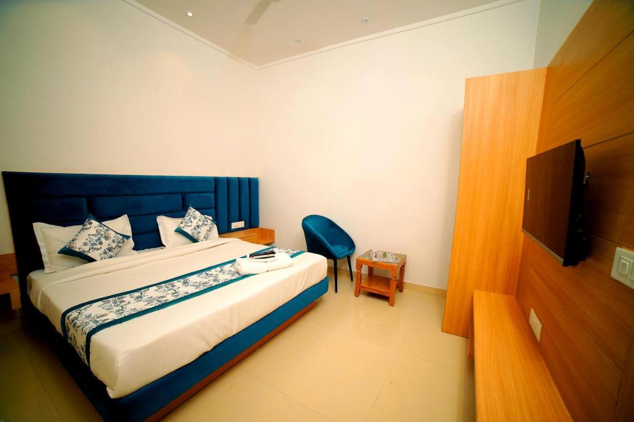 Hotel Diamond View Амритсар Екстериор снимка