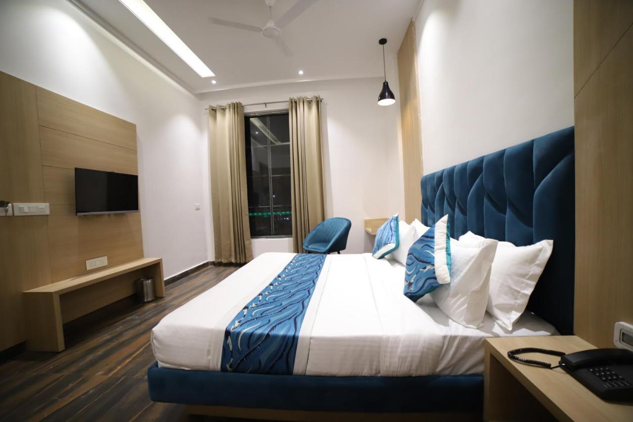 Hotel Diamond View Амритсар Екстериор снимка