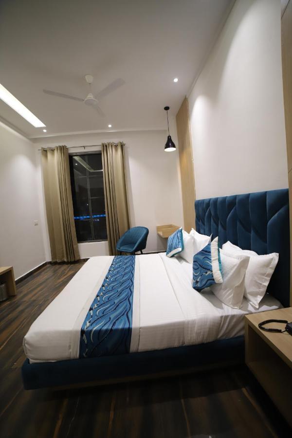 Hotel Diamond View Амритсар Екстериор снимка