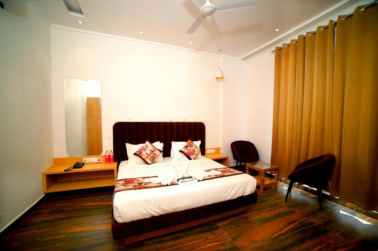 Hotel Diamond View Амритсар Екстериор снимка