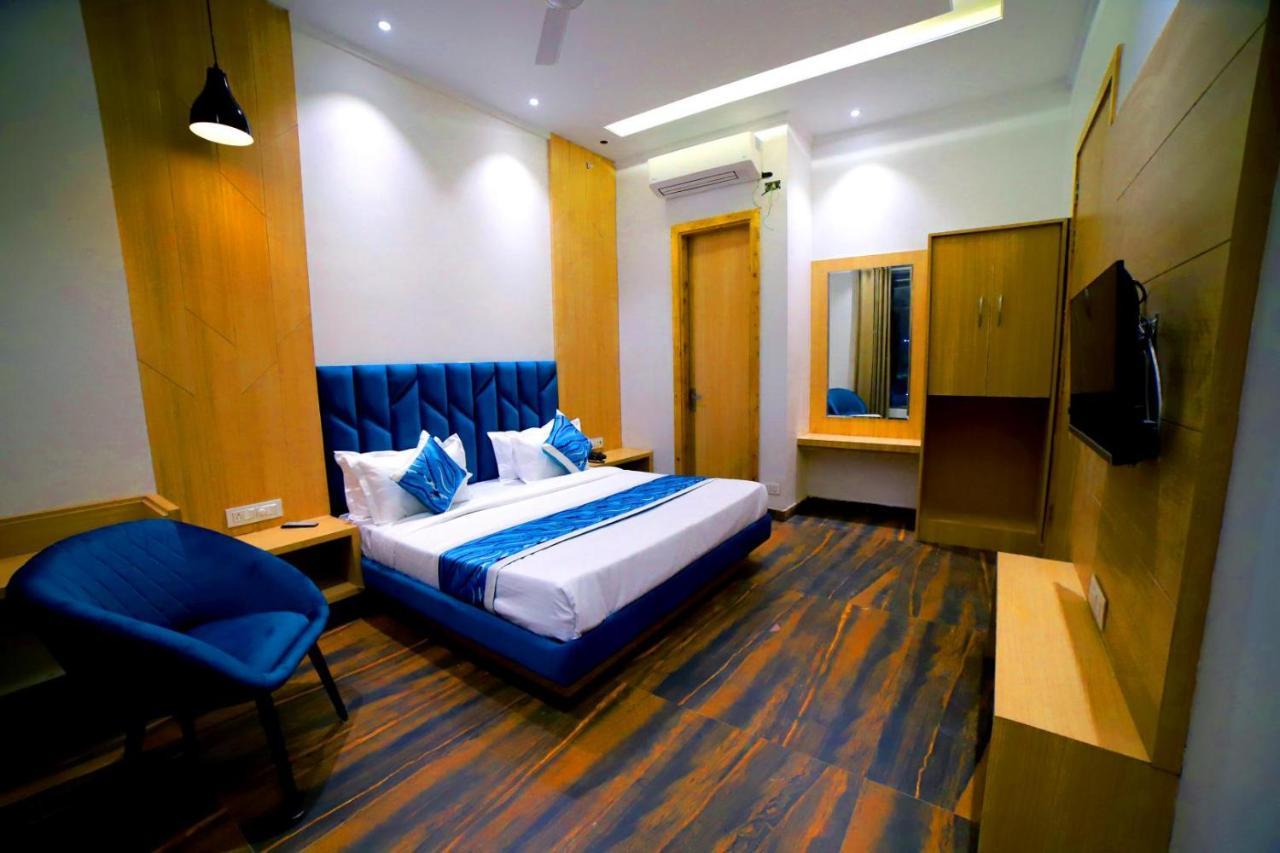 Hotel Diamond View Амритсар Екстериор снимка